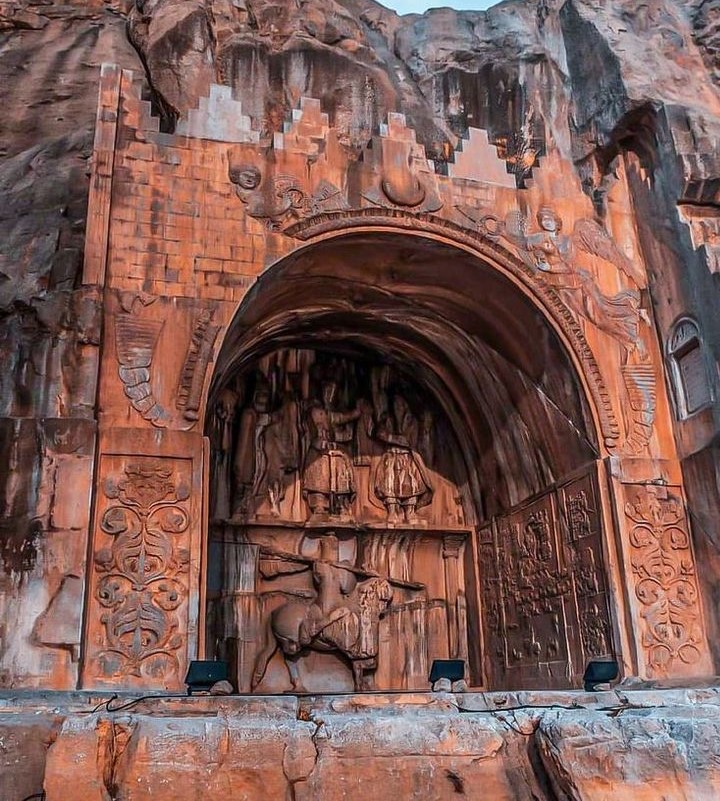 طاق بستان